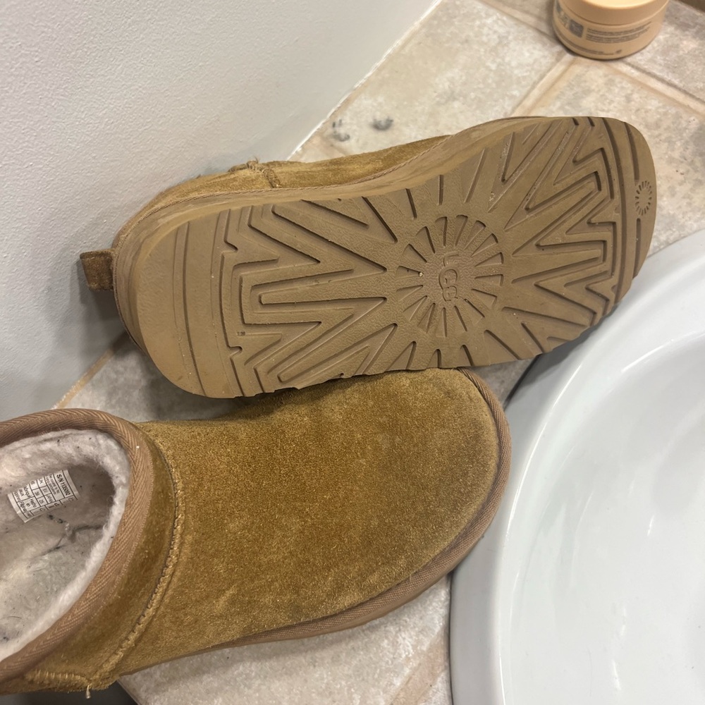 Cozy uggs - Picture 3 of 5